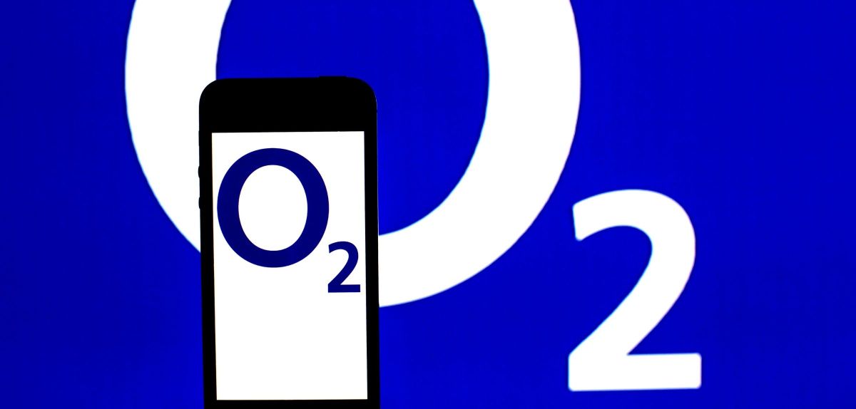o2-Logo auf einem Smartphone