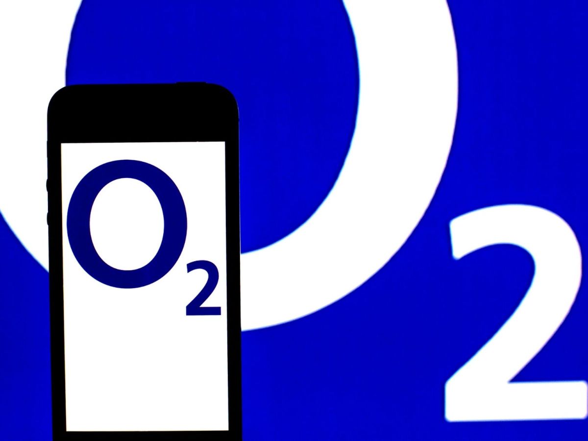 o2-Logo auf einem Smartphone