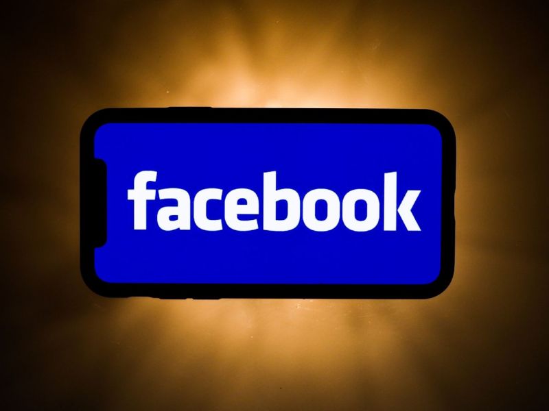 Facebook Logo auf dem Handy