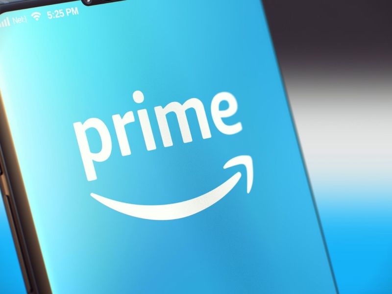 Amazon Prime Logo auf Smartphone