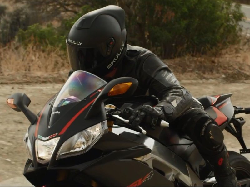 Der Hightech-Helm soll für mehr Sicherheit für Motorradfahrer sorgen.