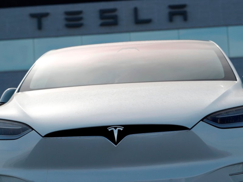 Ein Tesla X 100 D