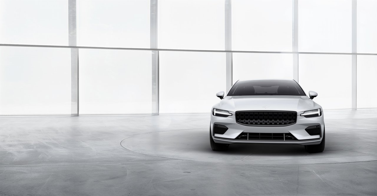 Das Frontdesign mit typischer Thor-Signatur steht ganz im Zeichen der aktuellen Formensprache Volvos. 
