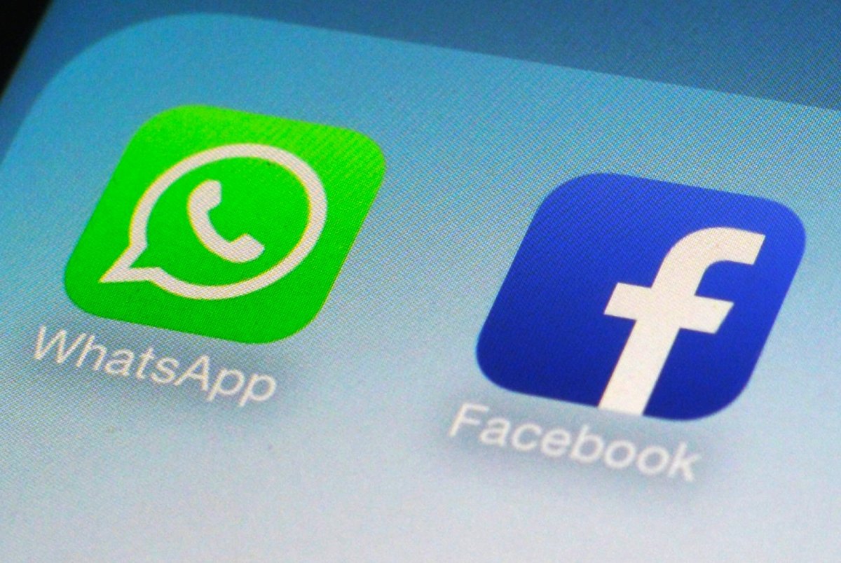 WhatsApp und Facebook auf einem Smartphone.