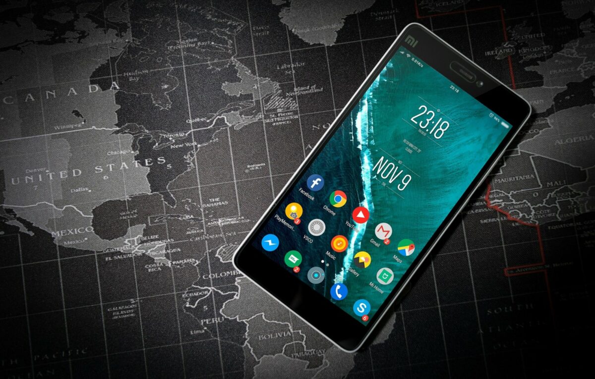 Android-Gerät auf einer Landkarte