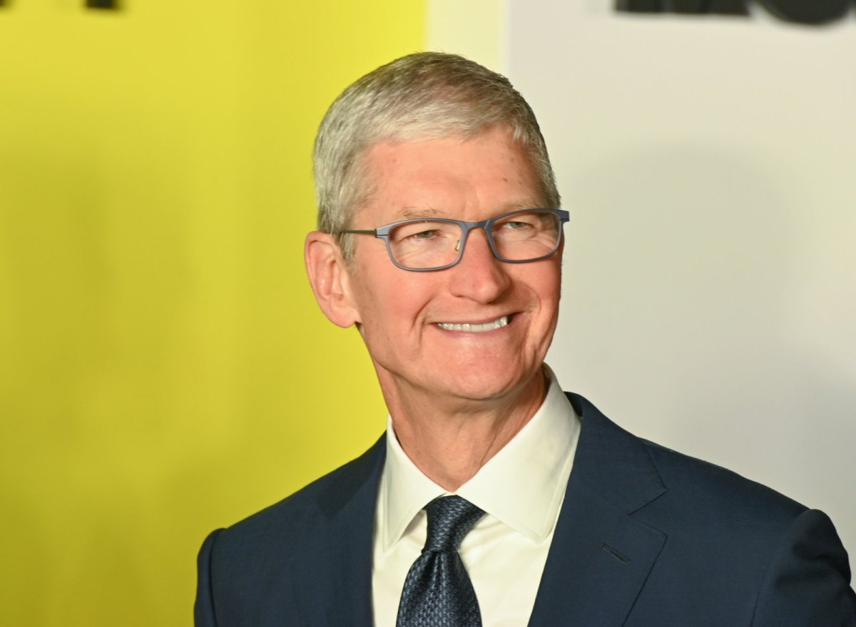 Apple-CEO Tim Cook lächelt.