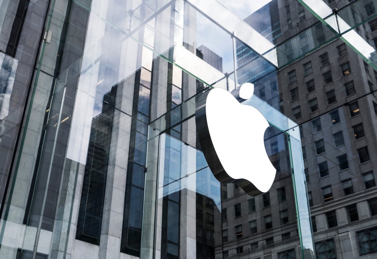 Apple-Logo auf einem Gebäude.