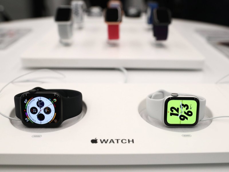 Zwei Apple Watches