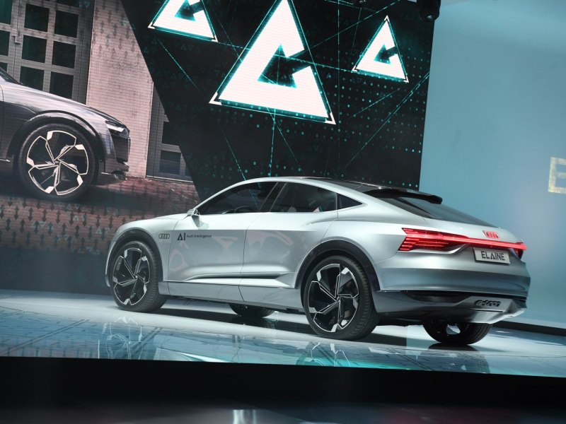 Auf der IAA stellte Audi mit "Elaine" bereits den Prototypen des geplanten KI-Assistenten "PIA" vor.