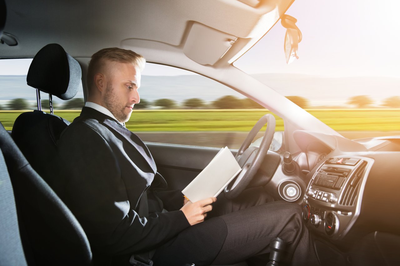 So entspannt scheint autonomes Fahren für Neulinge erstmal nicht zu sein. (Symboldbild)