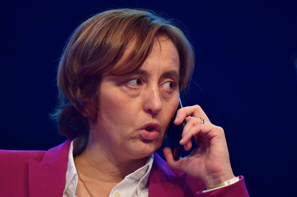 AfD-Politikerin Beatrix von Storch am Handy