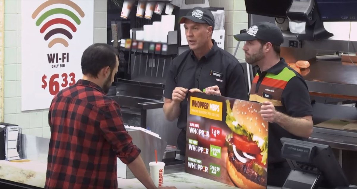 Im Burger King erklärten Mitarbeiter den Kunden die neue "Strategie"