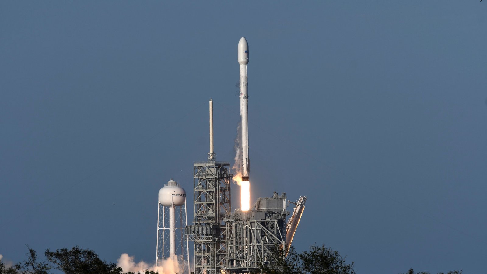 SpaceX und Elon Musk feiern Raketenstart Futurezone