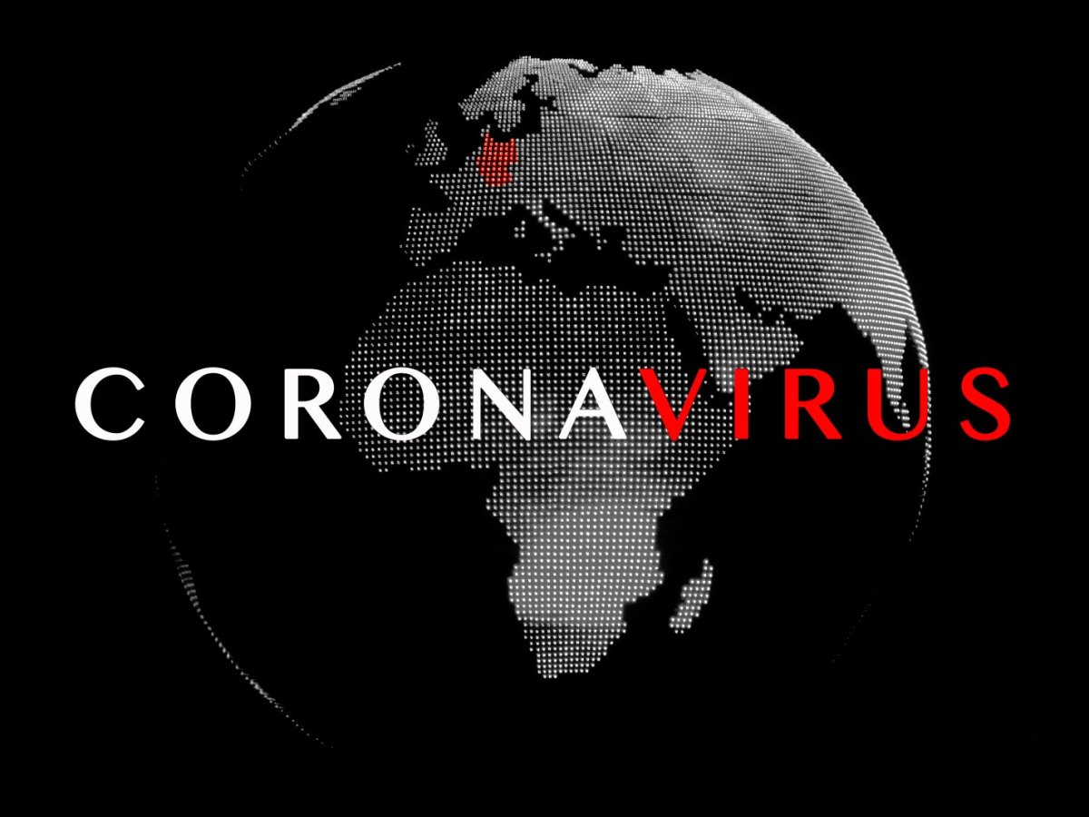 Coronavirus-Schriftzug mit Weltkugel.
