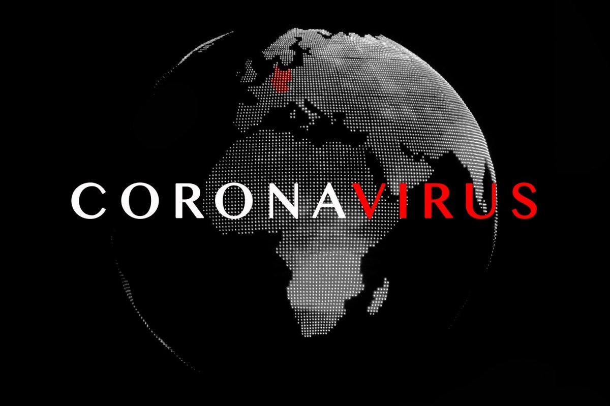 Coronavirus-Schriftzug mit Weltkugel.