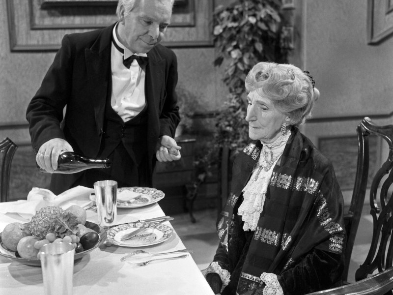 Immer wieder gut: Freddie Frinton als James der Butler und May Warden als Miss Sophie in "Der 90. Geburtstag oder Dinner for One"