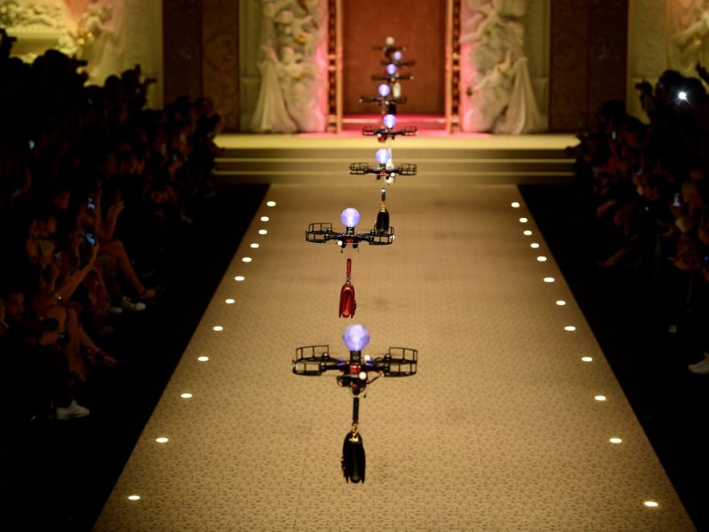 Drohnen auf der Fashion Week in Mailand.