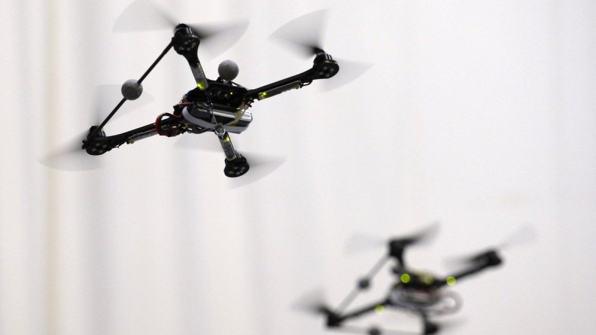 Präsentation von Drohnen anlässlich der Veranstaltung "Drones: From Technology to Policy