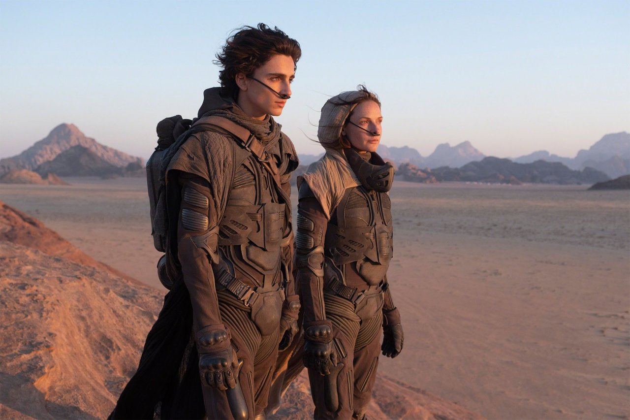 Timothee Chalamet und Rebecca Ferguson spielen die Hauptrollen in Denis Villeneuves Remake "Dune" (2020).
