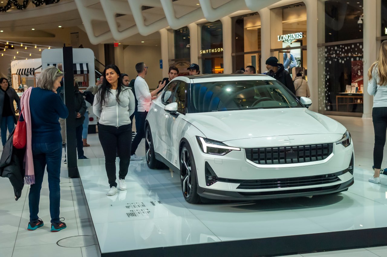 Der Polestar 2 soll 2020 auf dem Markt erscheinen und dem Tesla Model 3 Konkurrenz machen. 