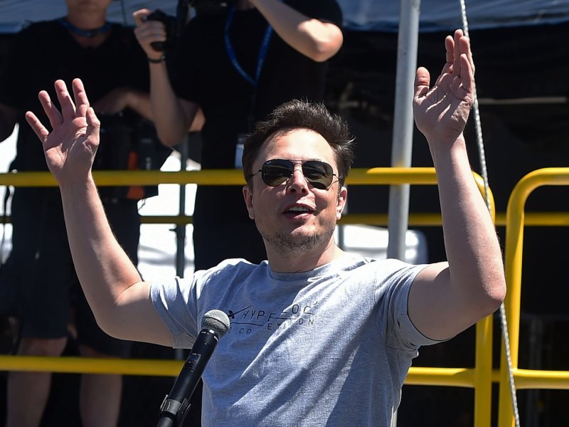 Elon Musk mit Sonnenbrille