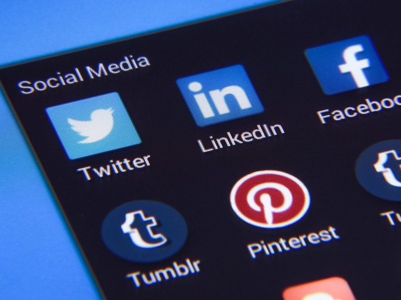 Verschiedene Logos von Social-Media-Plattformen