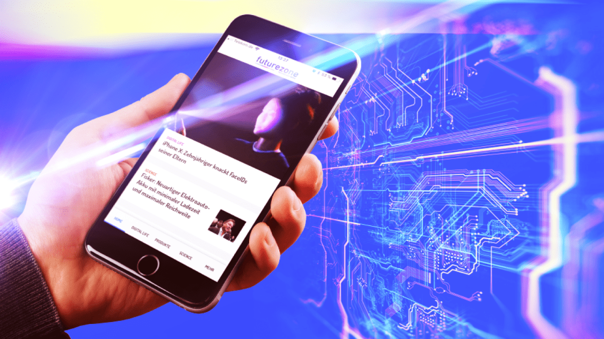 Smartphone mit der futurezone.de-App auf dem Display