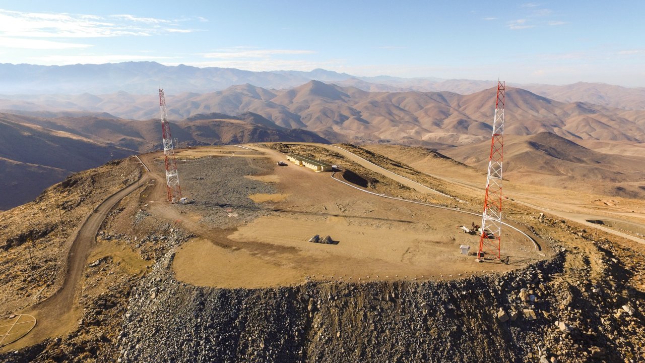 Auf dem Gipfel dieser Bergkette in den Anden soll das Teleskop stehen.