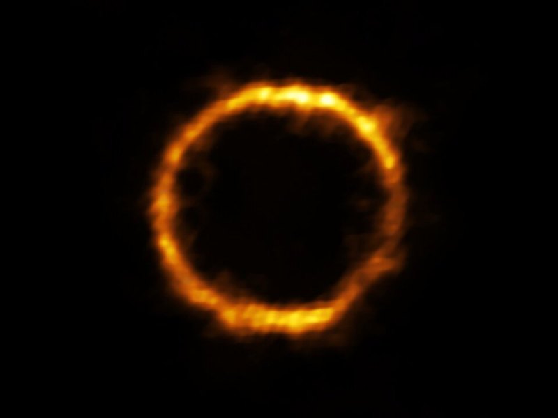Aufnahme der Galaxie SPT - S J041839–4751.9.
