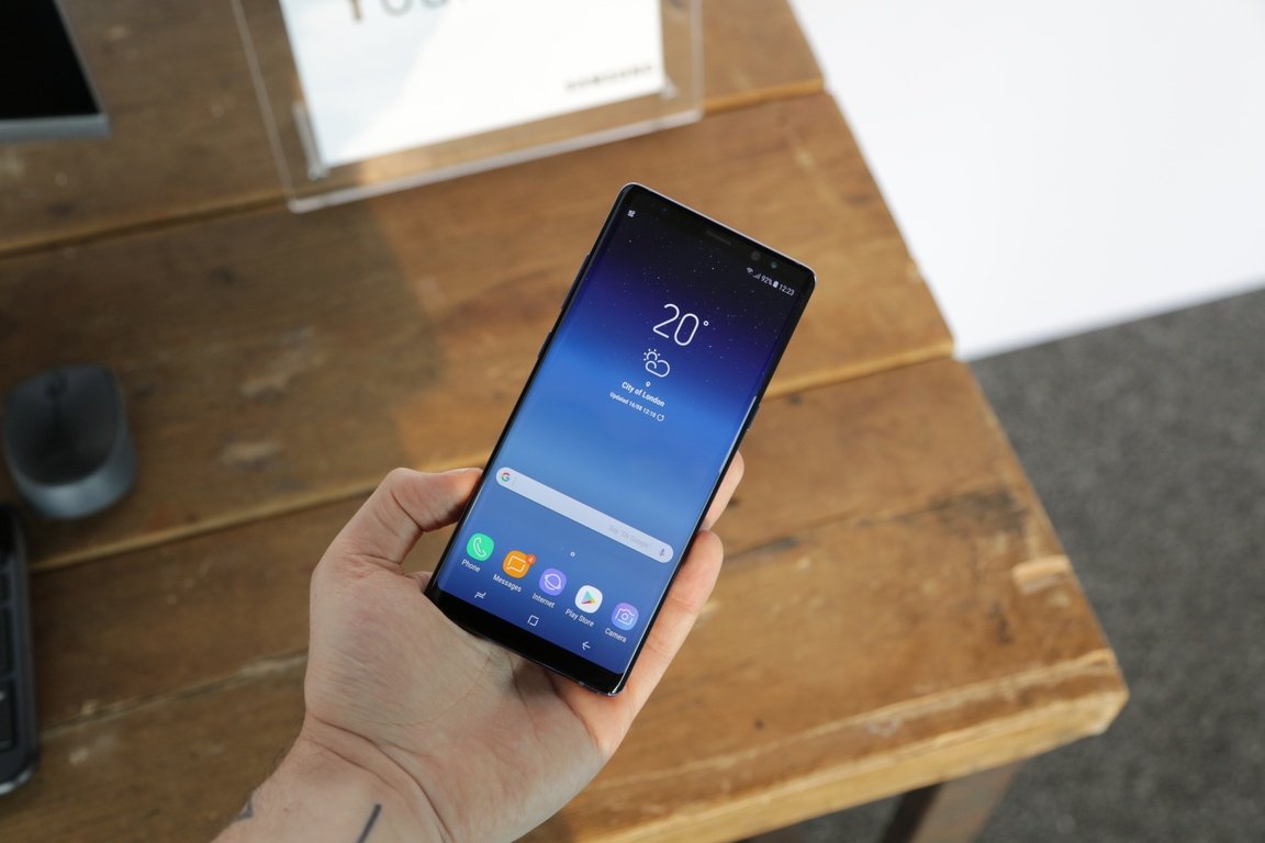 Das Note 8 liegt nicht ganz so gut in der Hand wie das S8+. 