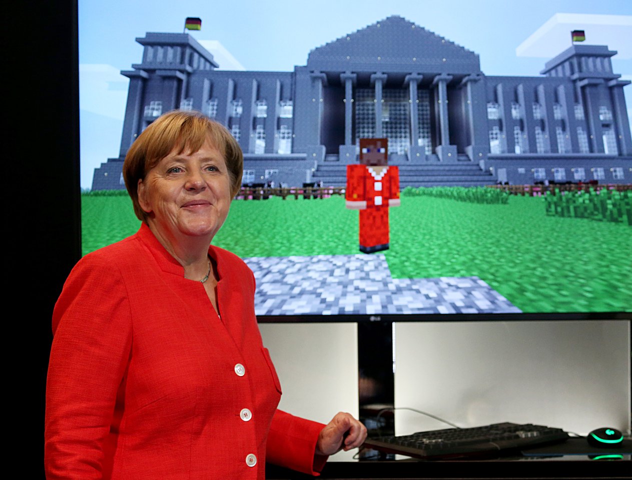 Kanzlerin Merkel mit ihrem virtuellen "Zwilling".