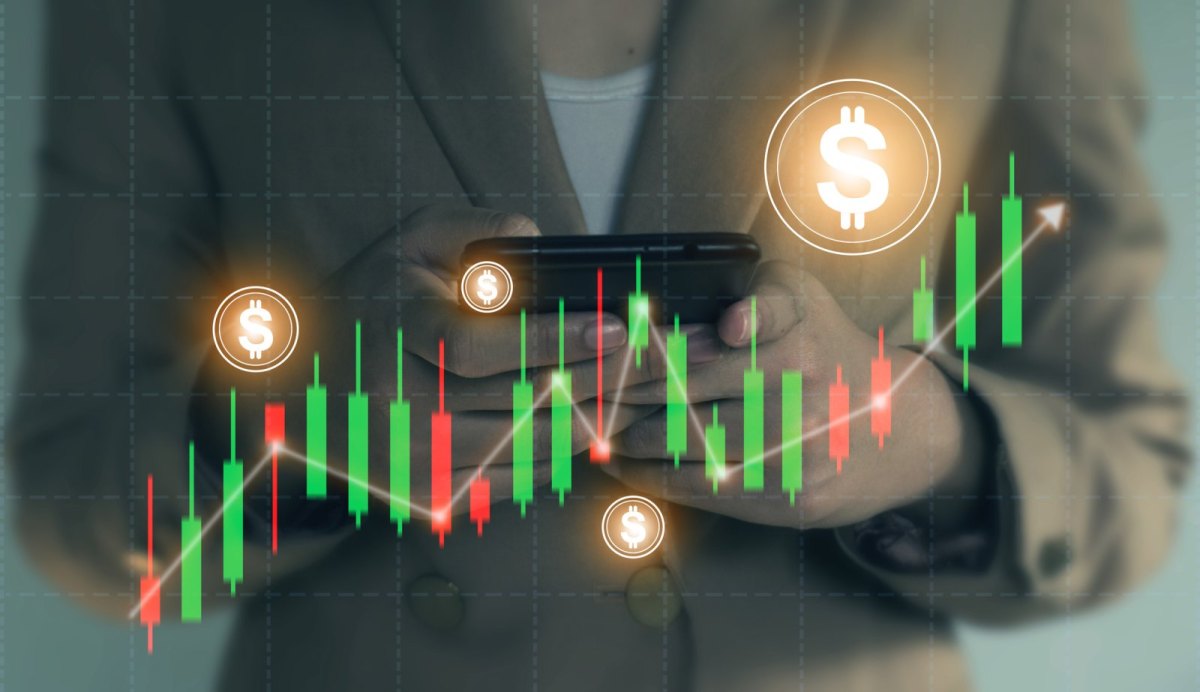 Chartverlauf mit Dollarcoins im Vordergrund