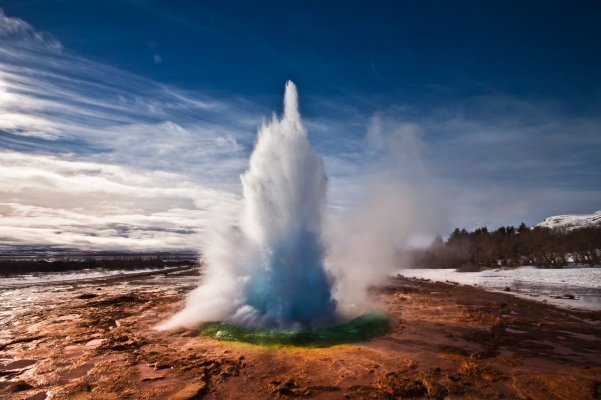 Geysir bricht aus.