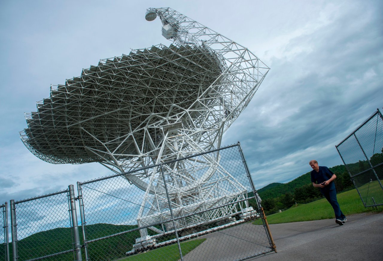 Das Green Bank Telescope in West Virginia zeichnet immer mal wieder FRBs auf.