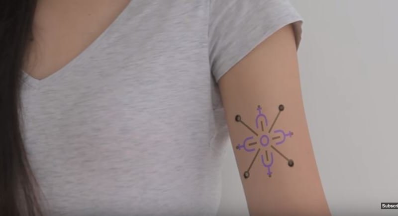 Das von US-Forschern entwickelte Tattoo wechselt die Farbe