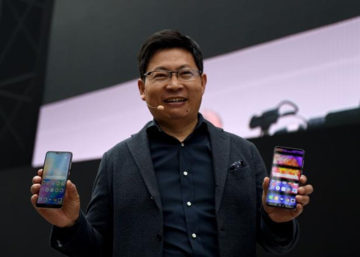 Huawei-CEO Richard Yu zeigt die neuen Smartphone-Modelle