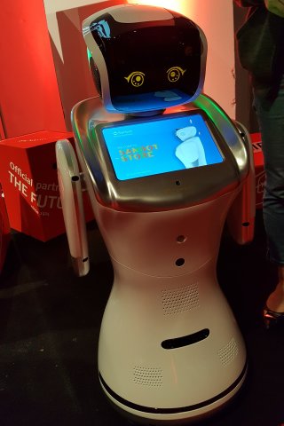 Der neueste Sanbot der Firma Qihan Technologies arbeitet mit Künstlicher Intelligenz. Er kann in verschiedenen Bereichen eingesetzt werden, als Service-Roboter in Hotels oder im Gesundheitswesen.