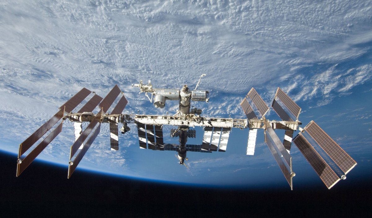 ISS-Raumstation vor der Erde.