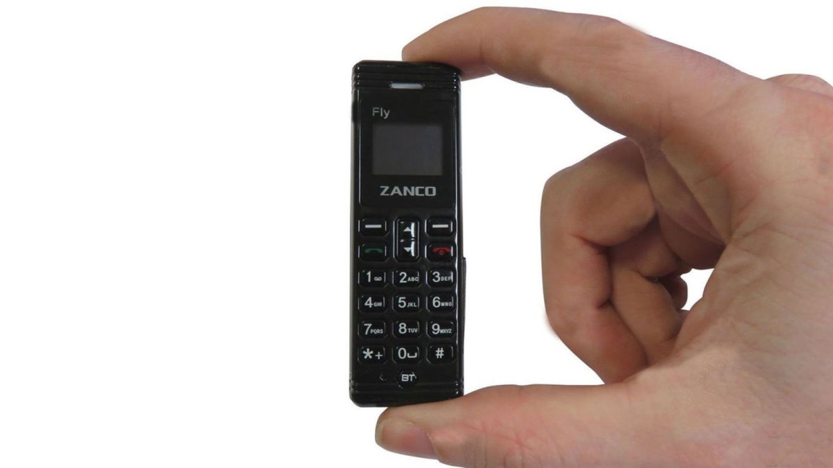 Mini-Handy zwischen zwei Fingern