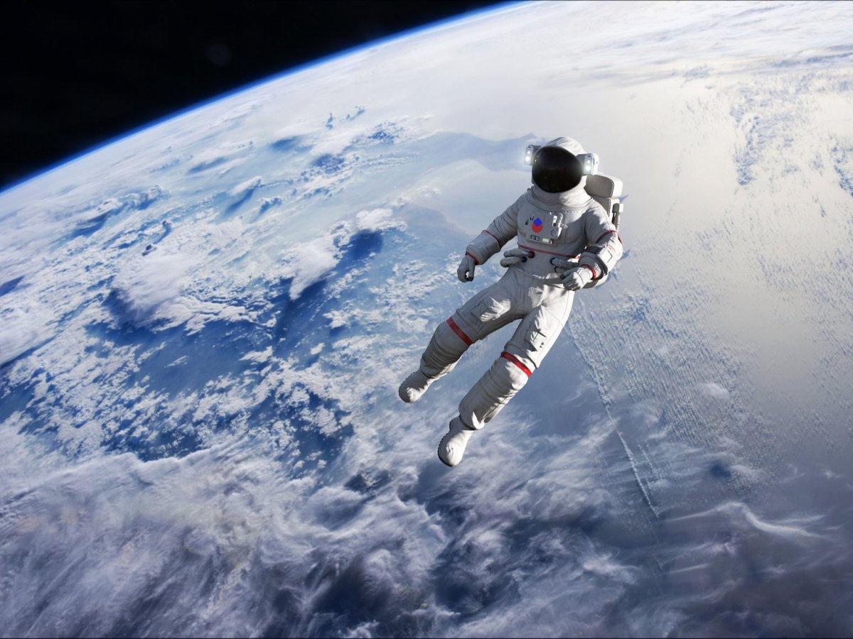 Astronaut im All mit Blick auf die Erde