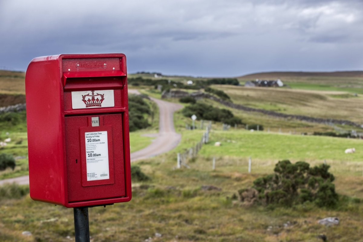 Ein Briefkasten der Royal Mail of England