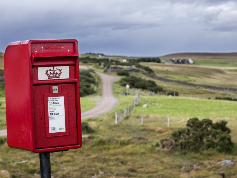 Ein Briefkasten der Royal Mail of England