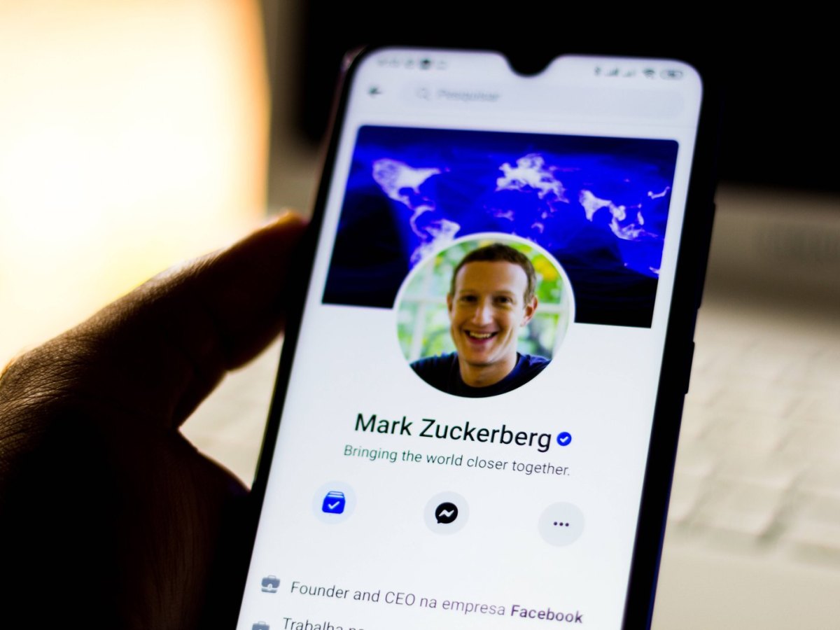 Mark Zuckerbergs Facebook-Profil auf einem Smartphone.