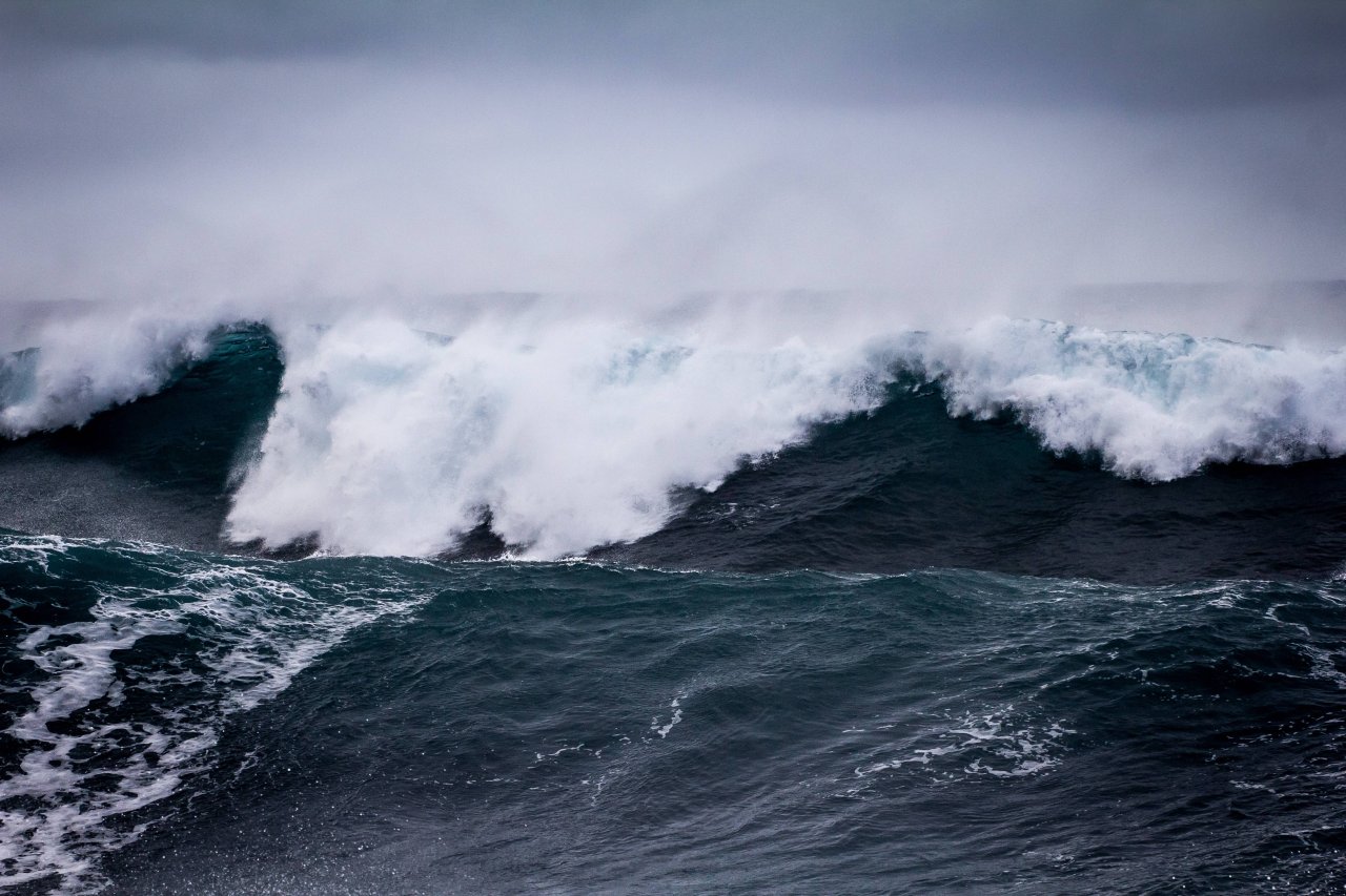 Im Vergleich zu einer sogenannten Monsterwelle ist diese Welle noch relativ klein. 