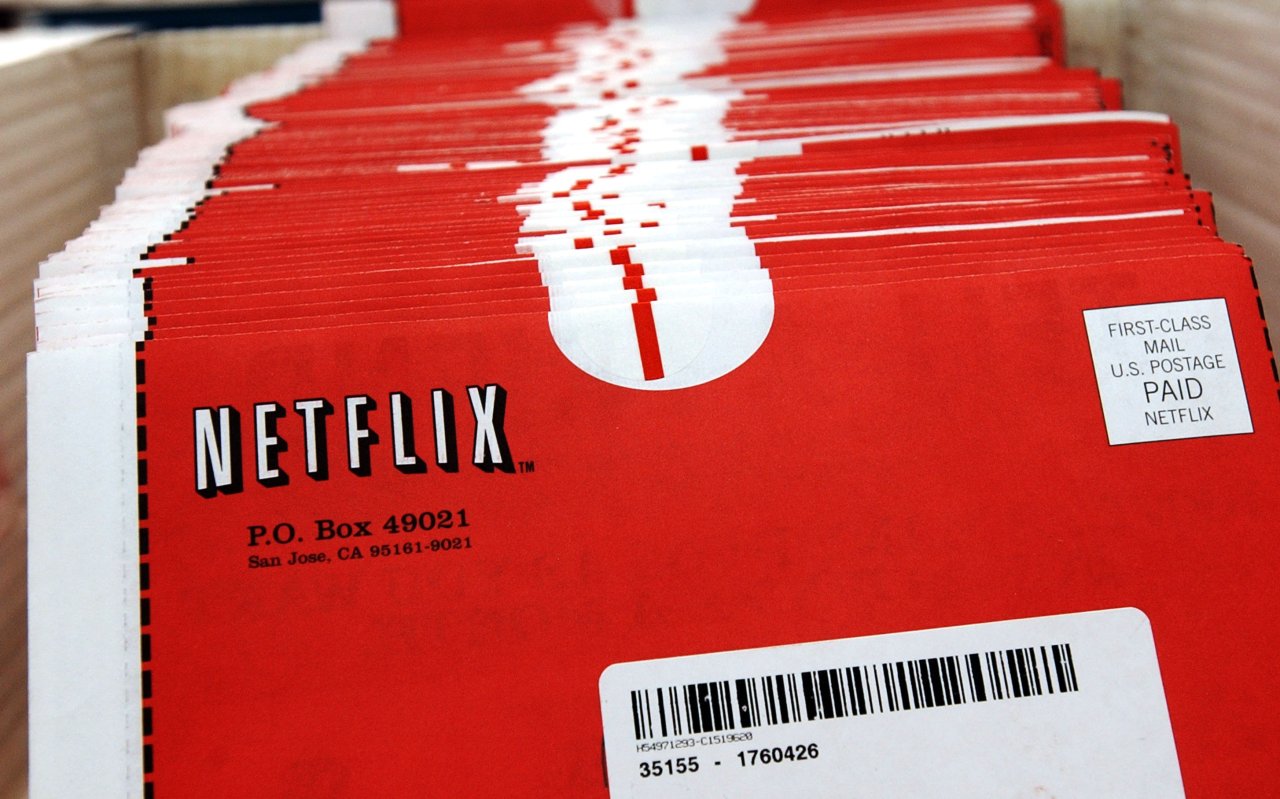 DVDs von Netflix sind bereit an die Kunden verschickt zu werden (2002).