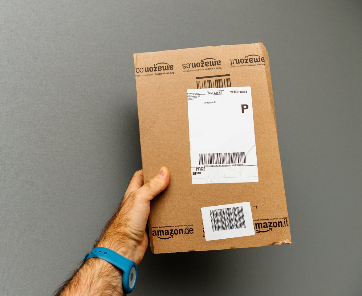 Mach dir keinen Stress und lass dein Paket an eine Amazon-Packstation liefern.