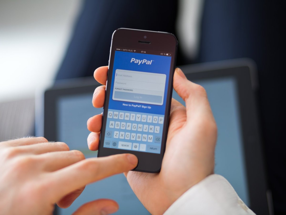 Handy mit PayPal-App
