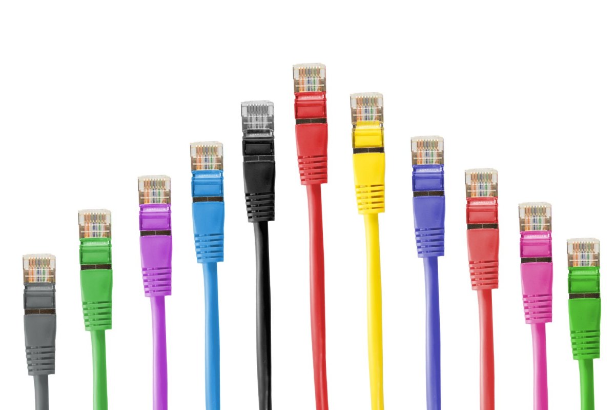 Verschiedenfarbige LAN-Kabel