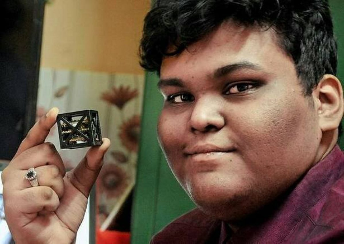 Der Erfinder des bisher leichtesten Satelliten: der 18-jährige Inder Rifath Shaarook.