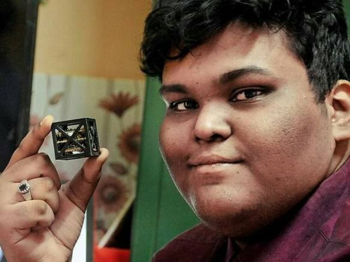 Der Erfinder des bisher leichtesten Satelliten: der 18-jährige Inder Rifath Shaarook.